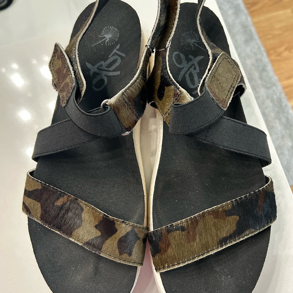 OTBT Black/brown Sandals sZ 10